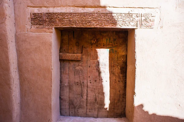 Oud huis in het Al Qasr, oude dorp in Dakhla woestijn, Egypte — Stockfoto