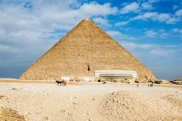 Chufuova pyramida, Giza Plateau, Egypt. Seznam světového dědictví UNESCO — Stock fotografie