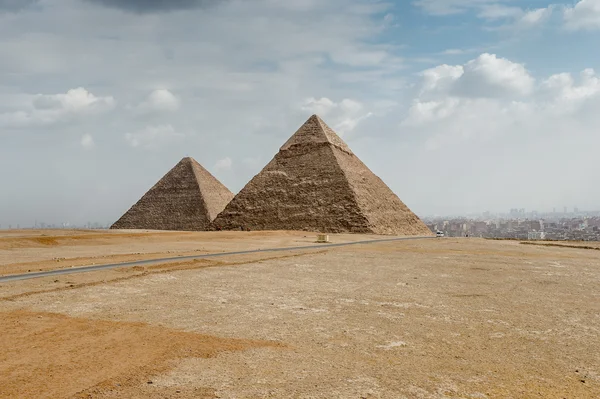 Piramidy w Gizie, płaskowyżu Giza, Egipt. Listę Światowego Dziedzictwa UNESCO — Zdjęcie stockowe