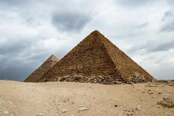 Piramidy w Gizie, płaskowyżu Giza, Egipt. Listę Światowego Dziedzictwa UNESCO — Zdjęcie stockowe