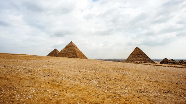 Necropolis Giza, Giza platån, Egypten. Unescos världsarv — Stockfoto