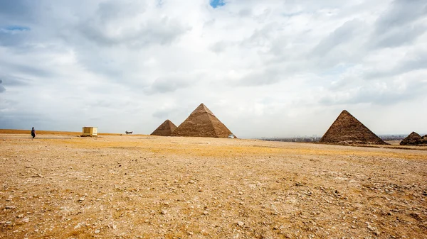 Некрополь Гиза, плато Гиза, Египет. Всемирное наследие ЮНЕСКО — стоковое фото