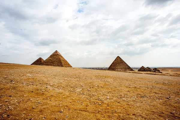 Gizeh Necropolis, Plateau van Giza, Egypte. UNESCO werelderfgoed — Stockfoto