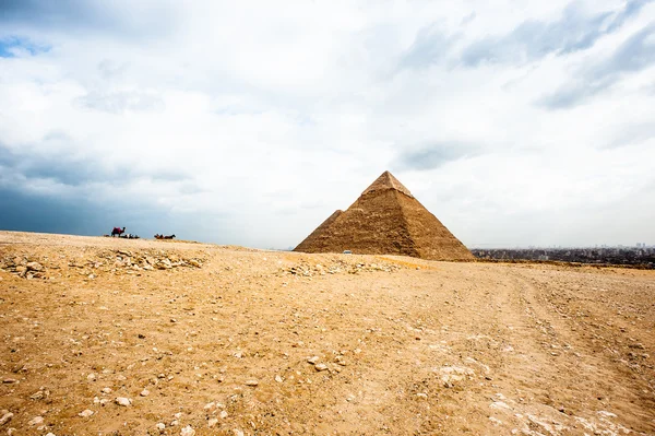 Piramidy w Gizie, płaskowyżu Giza, Egipt. Listę Światowego Dziedzictwa UNESCO — Zdjęcie stockowe