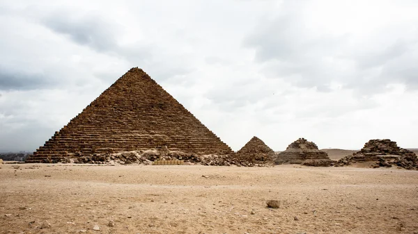 Giza Necropolis, Giza Plateau, Egypt. UNESCO World Heritage — Stock Photo, Image