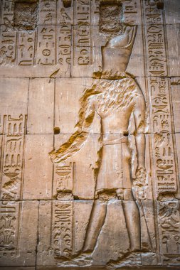 Mısır hiyeroglif bir tapınak duvarındaki