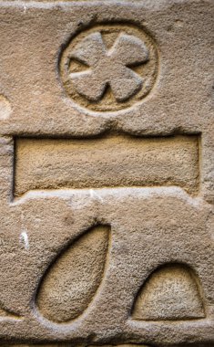 Horus tapınağın Mısır'daki duvarda Mısır hiyeroglif