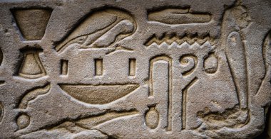 Horus tapınağın Mısır'daki duvarda Mısır hiyeroglif