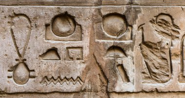 Sobek Tapınağı Kom Ombo, Mısır'daki duvarda Mısır hiyeroglif