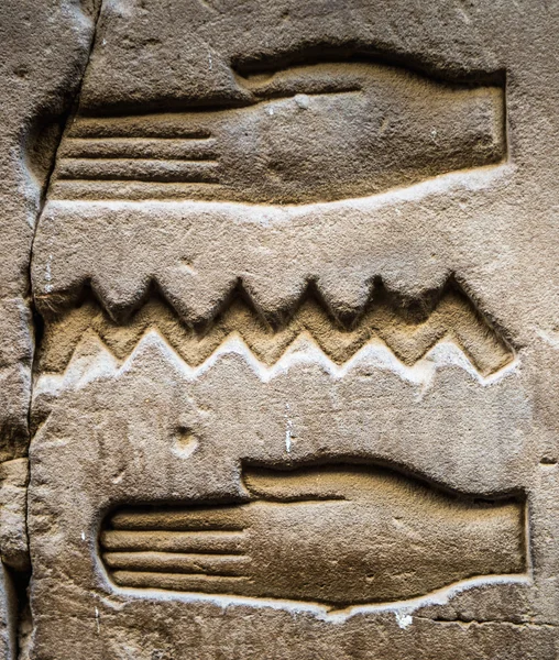 एका मंदिरात भिंतीवर इजिप्शियन हायरोग्लिफ — स्टॉक फोटो, इमेज