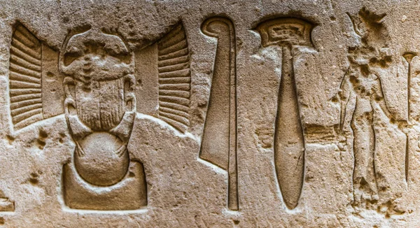 Geroglifici egizi sul muro nel tempio Sobek a Kom Ombo, Egitto — Foto Stock