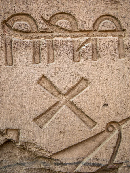 Египетские иероглифы на стене в храме Собека в Ком Омбо, Египет — стоковое фото