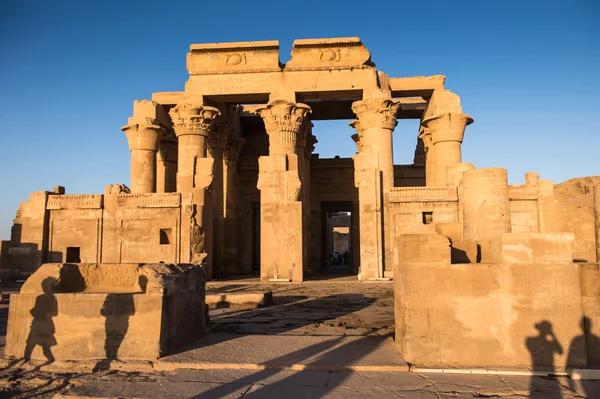 Tempel van Kom Ombo tijdens de Sunrise periode, Egypte — Stockfoto
