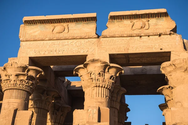 Tempel van Kom Ombo tijdens de Sunrise periode, Egypte — Stockfoto