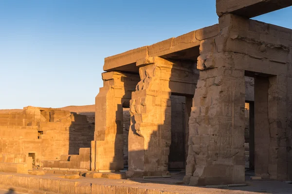 Kom Ombo Tapınağı sırasında güneşin doğuşunu, Mısır — Stok fotoğraf