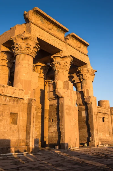 Tempel van Kom Ombo tijdens de Sunrise periode, Egypte — Stockfoto