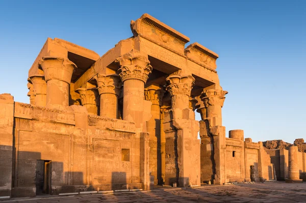 Templo de Kom Ombo durante el amanecer, Egipto —  Fotos de Stock