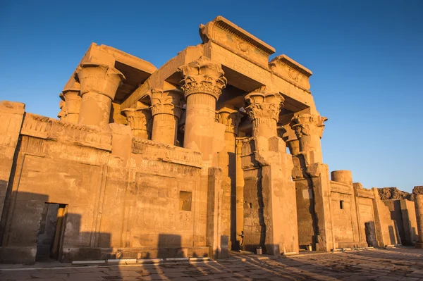 Templo de Kom Ombo durante o nascer do sol, Egito — Fotografia de Stock