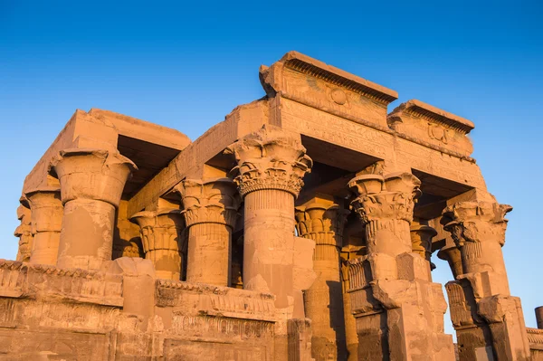 Tempel van Kom Ombo tijdens de Sunrise periode, Egypte — Stockfoto