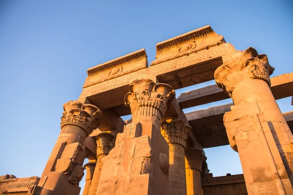 Tempel van Kom Ombo tijdens de Sunrise periode, Egypte — Stockfoto
