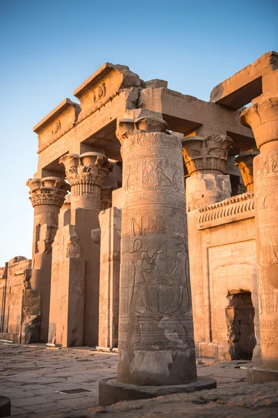 Kom Ombo Tapınağı sırasında güneşin doğuşunu, Mısır — Stok fotoğraf