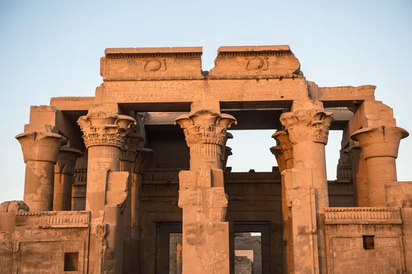 Templo de Kom Ombo durante o nascer do sol, Egito — Fotografia de Stock