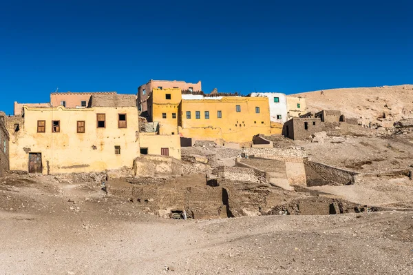 Oude verlaten huizen in de buurt van in Egypte — Stockfoto