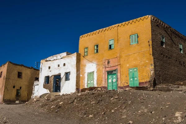 Oude verlaten huizen in de buurt van in Egypte — Stockfoto