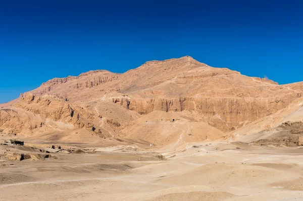 Gamla övergivna hus nära i Egypten — Stockfoto