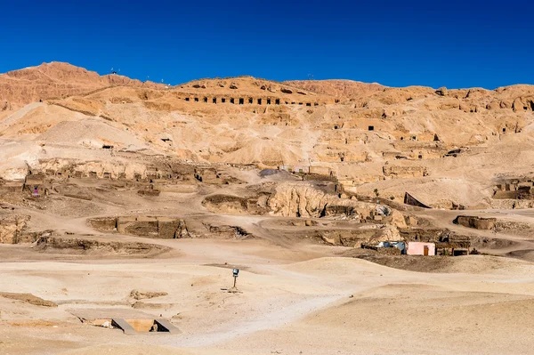 Gamla övergivna hus nära i Egypten — Stockfoto