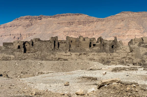 Medinet Habu (grobowej świątyni Ramzesa Iii), zachodnim brzegu w Luksorze w Egipcie — Zdjęcie stockowe