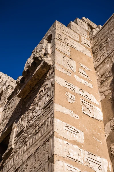 The Medinet Habu (Mortuary Temple of Ramesses III), West Bank of Luxor in Egypt — Stock Photo, Image