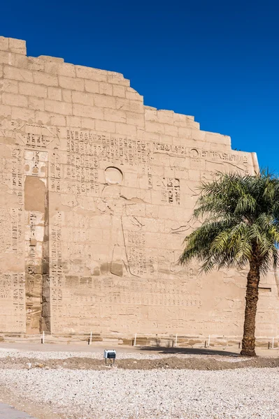Мединет-Хабу (резиденция Рамсеса III), Западный берег Луксора в Египте — стоковое фото