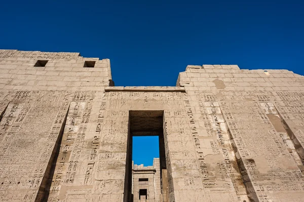 Medinet Habu (gravtempel for Ramses III), vestbredden av Luxor i Egypt – stockfoto