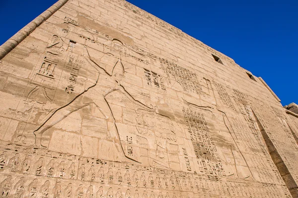 O Medinet Habu (Templo Mortuário de Ramsés III), Cisjordânia de Luxor no Egito — Fotografia de Stock