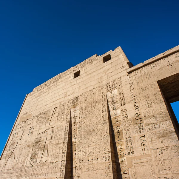 Medinet Habu (похоронний храм Рамзеса Iii), західному березі Луксора в Єгипті — стокове фото