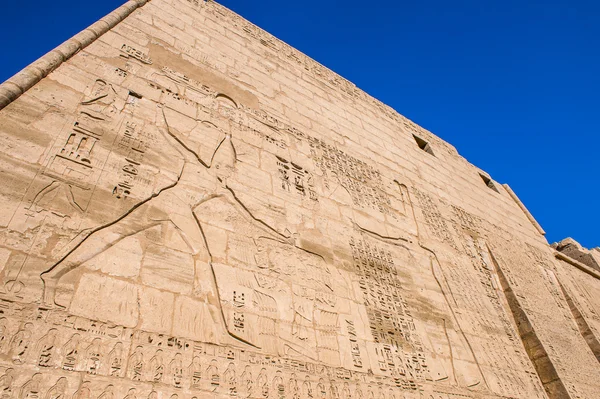 The Medinet Habu (Mortuary Temple of Ramesses III), West Bank of Luxor in Egypt — Stock Photo, Image