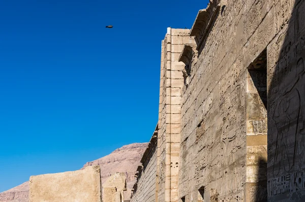 The Medinet Habu (Mortuary Temple of Ramesses III), West Bank of Luxor in Egypt — Stock Photo, Image