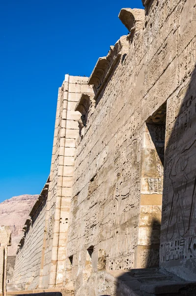 Der medinet habu (Totentempel der Ramses iii), Westufer von Luxor in Ägypten — Stockfoto