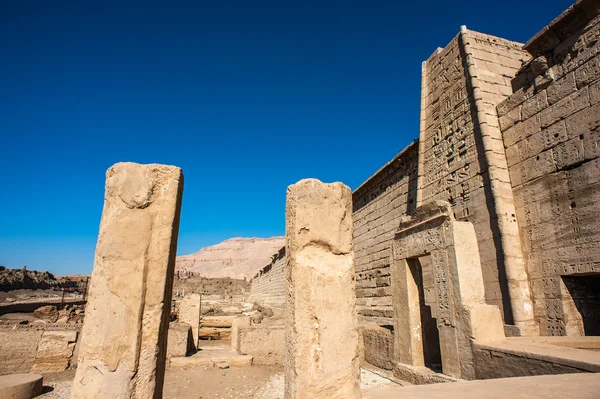 O Medinet Habu (Templo Mortuário de Ramsés III), Cisjordânia de Luxor no Egito — Fotografia de Stock