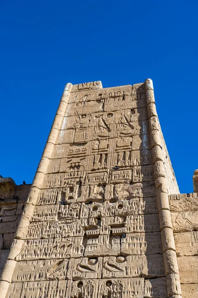 O Medinet Habu (Templo Mortuário de Ramsés III), Cisjordânia de Luxor no Egito — Fotografia de Stock