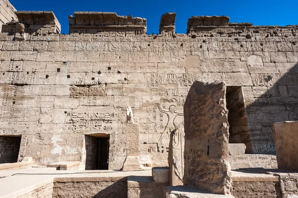 在埃及卢克索西岸，Medinethabu，它 (殓房寺的拉美西斯三世) — 图库照片