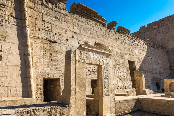 Medinet Habu (zádušní chrám Ramesse Iii.), západním břehu v Luxoru v Egyptě — Stock fotografie