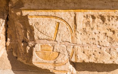 Başına, Batı Nil kıyısında morg Tapınağı parçası