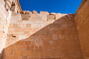 Başına, Batı Nil kıyısında morg Tapınağı parçası