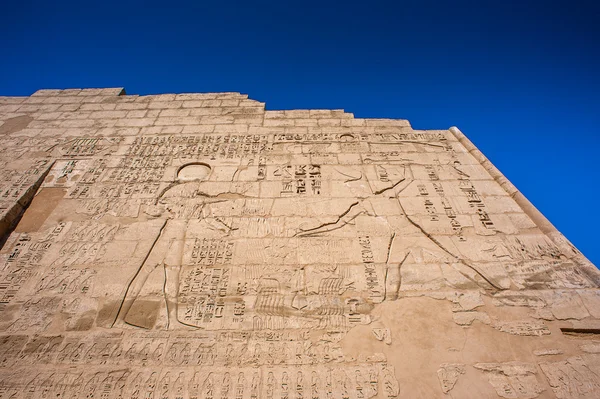 Medinet Habu (bårhus tempel av Ramses Iii), Västbanken av Luxor i Egypten — Stockfoto