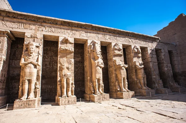 De Medinet Habu (mortuarium tempel van Ramses Iii), de westelijke oever van Luxor in Egypte — Stockfoto