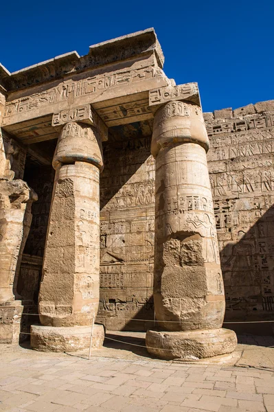 O Medinet Habu (Templo Mortuário de Ramsés III), Cisjordânia de Luxor no Egito — Fotografia de Stock