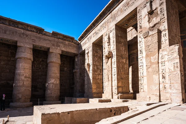 Medinet Habu (grobowej świątyni Ramzesa Iii), zachodnim brzegu w Luksorze w Egipcie — Zdjęcie stockowe