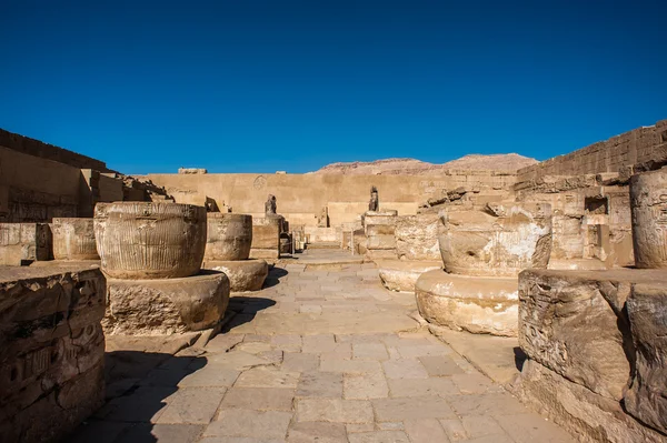 Medinet Habu (grobowej świątyni Ramzesa Iii), zachodnim brzegu w Luksorze w Egipcie — Zdjęcie stockowe